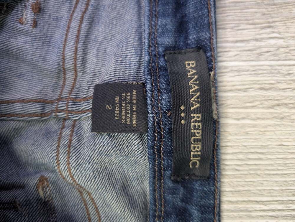 Banana Republic Women's Dark Wash Low-Rise Straight Leg Jeans‎ Size 2 - Picture 9 of 10